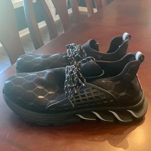 Composite toe work shoe. Size 9, 43 Europe.